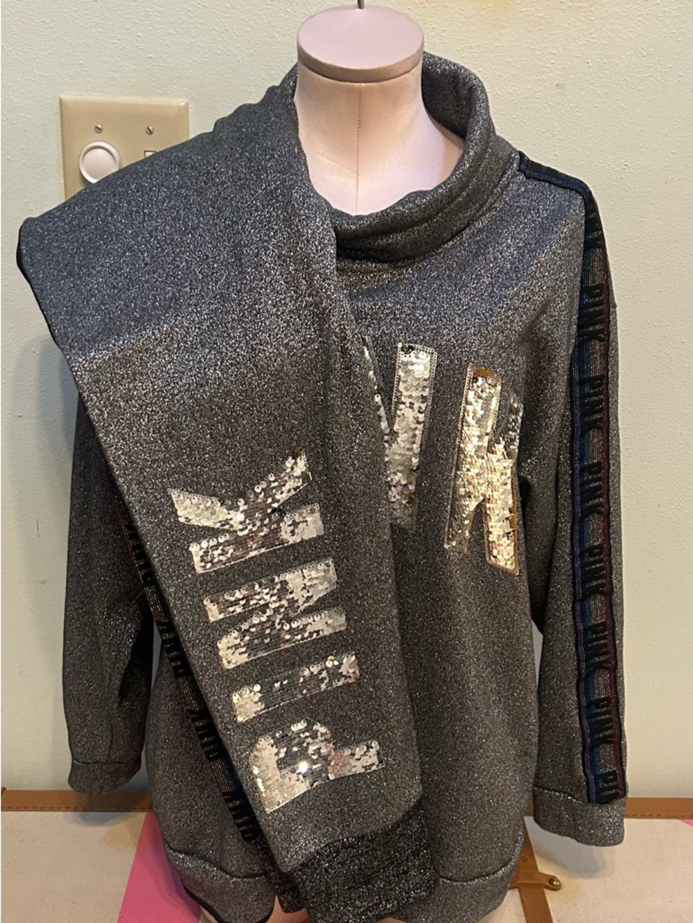 Rare super sparkly set ( sequins change silver - gold)